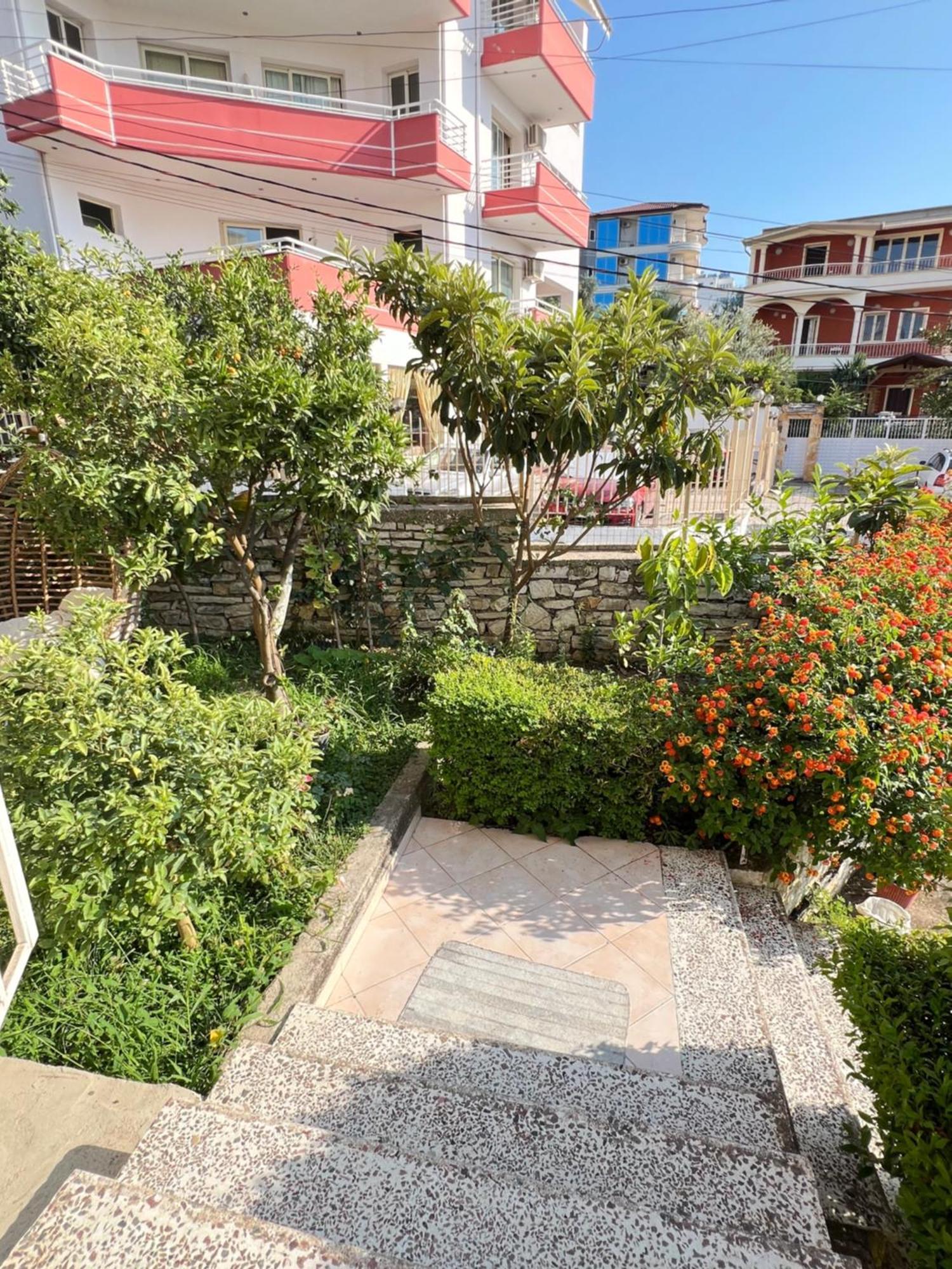Mimi'S Apartments Vlorë Exterior foto